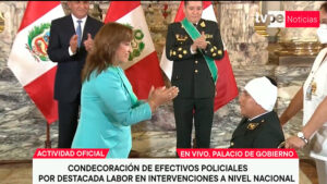 policia-condecoracion-honor-reconocimiento