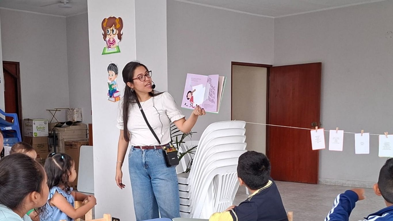 Celebran el Día Internacional de las Bibliotecas con la actividad «Leo en bibliotecas, leo en el barrio» en San Juan de Lurigancho